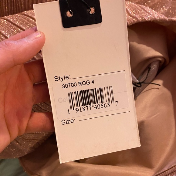 Mac Duggal | Shimmering Metallic Pleated Ballgown In Rose Gold Size 4 NEW #30700 - Picture 5 of 16